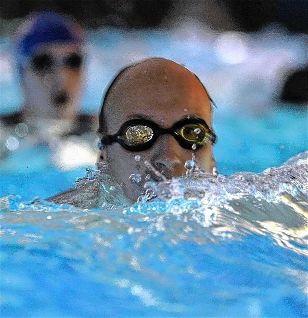 Rund um die Uhr: Beim 24-Stunden-Schwimmen dürfen die Teilnehmer auch mitten in der Nacht ihre Bahnen ziehen.