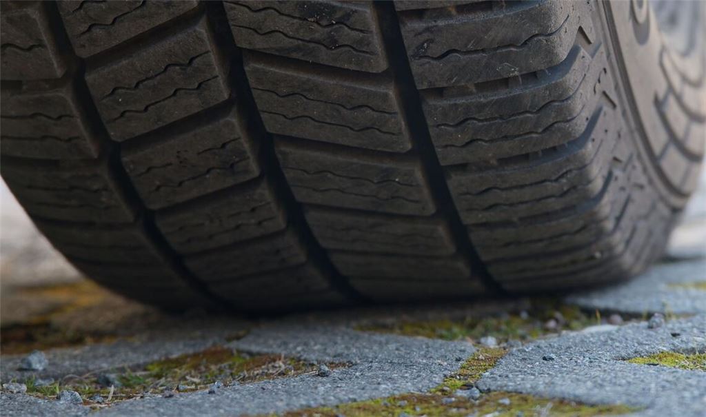 Rund zwei Drittel an Mikroplastik in der Luft gehen auf Reifenabrieb zurück.