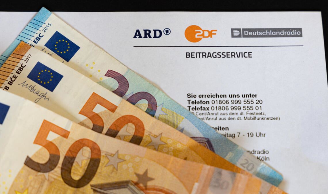 Rundfunkbeitrag nicht bezahlt? Erfahren Sie, welche Konsequenzen drohen und wie man Mahngebühren und Zwangsvollstreckungen vermeiden kann.