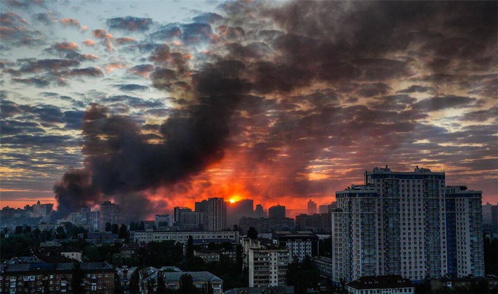 Russland hat die Ukraine in der Nacht zu Sonntag mit einem massiven kombinierten Angriff überzogen.