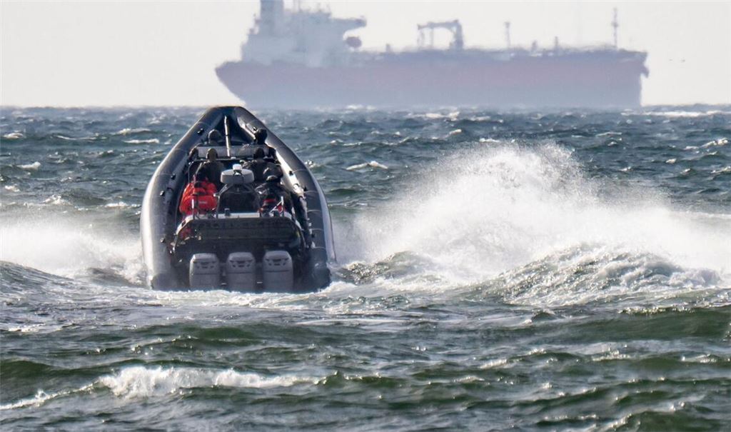 Russland versucht mit Hilfe einer sogenannten Schattenflotte, Beschränkungen für seine Ölexporte zu umgehen - die EU will das nun weiter erschweren. (Archivbild)