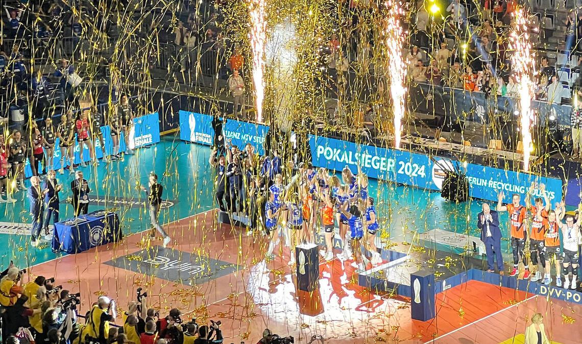 SAP-Arena 2024: Pokalsieg der Volleyballerinnen von ­Allianz MTV Stuttgart