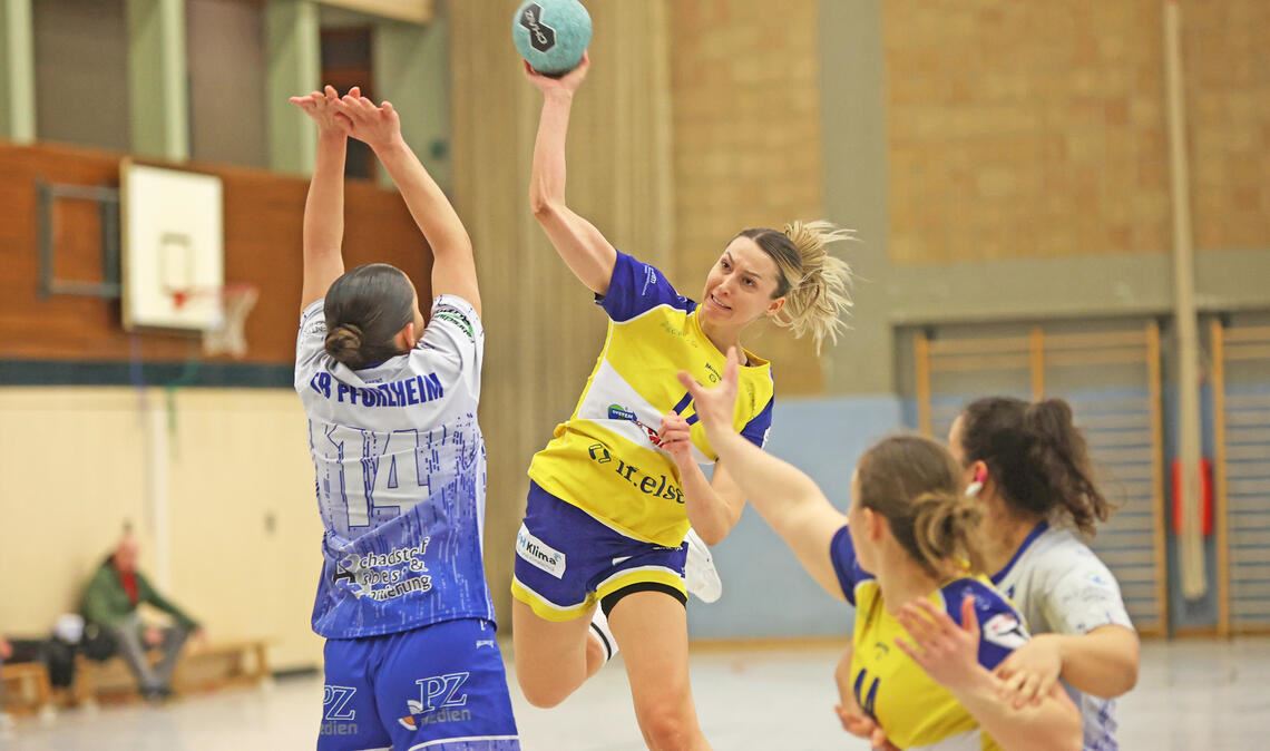 SG-Spielerin Emily Schaubert ist mit sieben Treffern erfolgreich. Foto: Müller