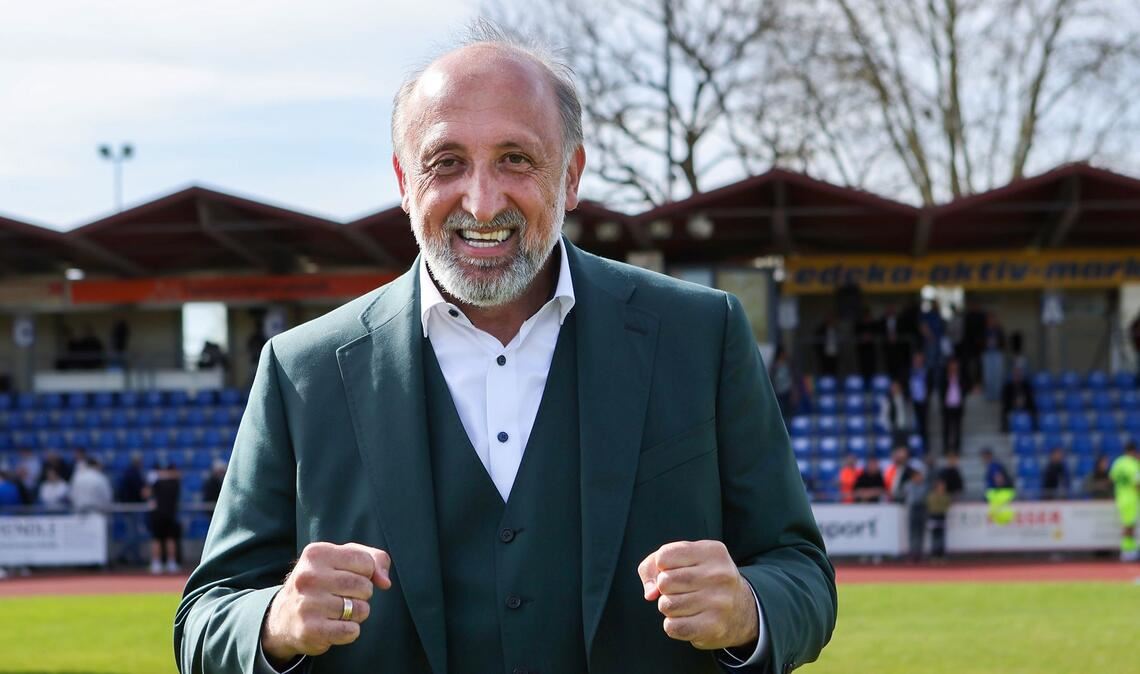 SGV-Chef Emir Cerkez jubelt.