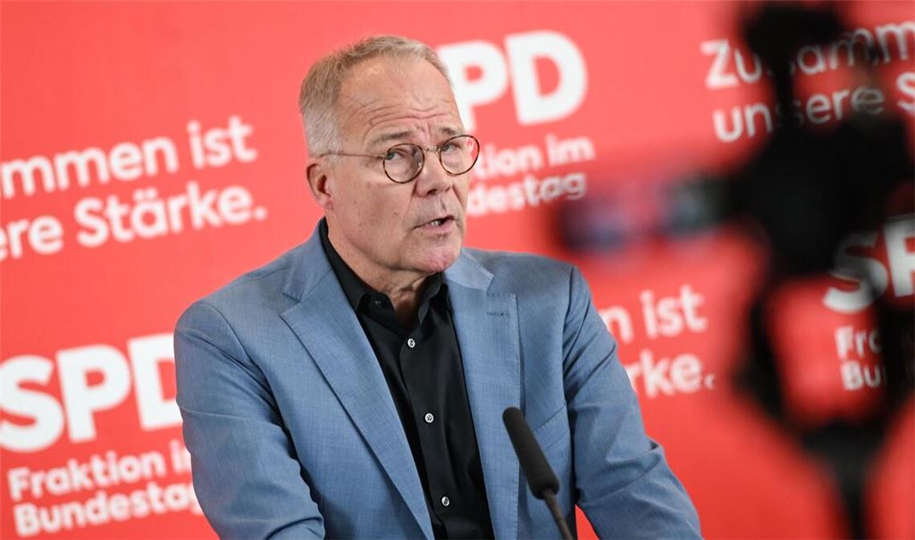 SPD-Fraktionschef Matthias Miersch warnt vor anhaltenden wirtschaftlichen Auswirkungen wegen der Blockade der Straße von Hormus. (Archivbild)