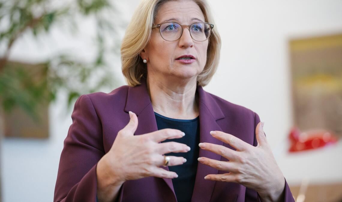 Saarlands Ministerpräsidentin Anke Rehlinger sieht den Umbau der saarländischen Industrie in Gefahr