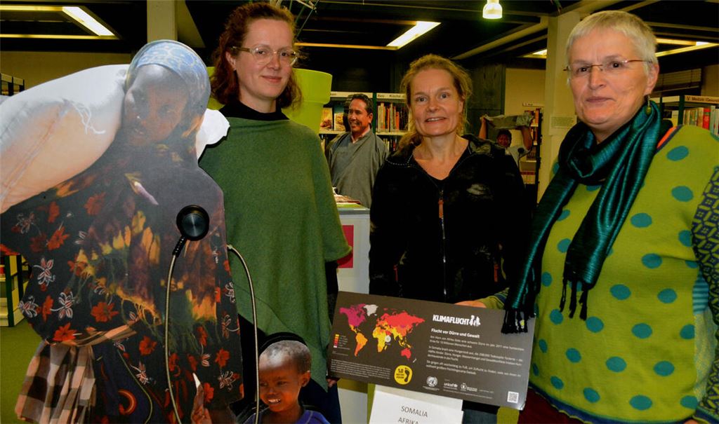 Sabine Rabl (v.li.), Leila Walliser und die Referentin Dr. Nina Alff. Foto: Stahlfeld