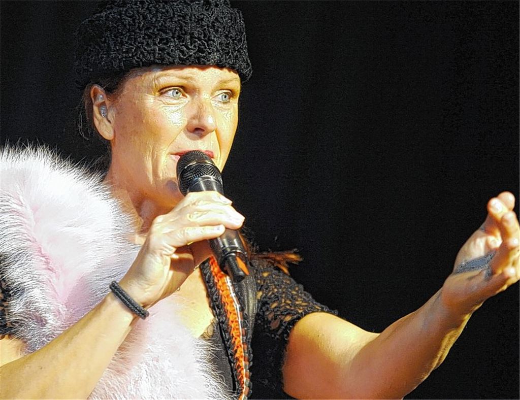 Mit Stadl-Sound und Ironie