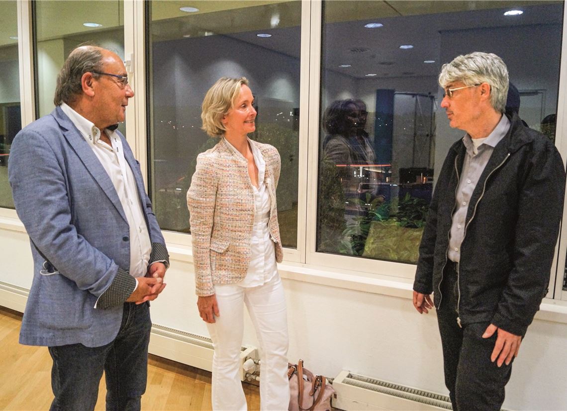 Sabine Zeitler, eingerahmt von Uwe Wolf (li.) und Michael Schwarz. Foto: Czop