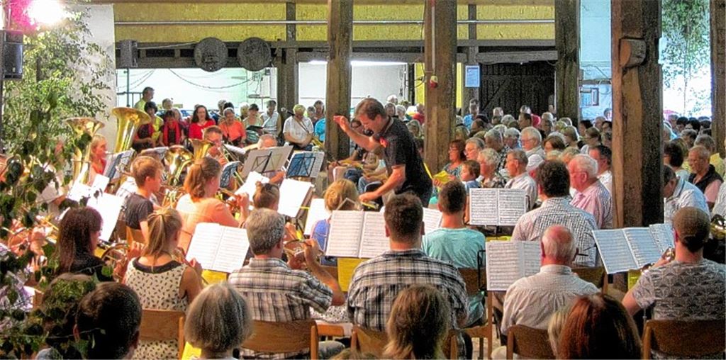 Sänger und Posaunen geben sich ein musikalisches Stelldichein. Foto: Rieger