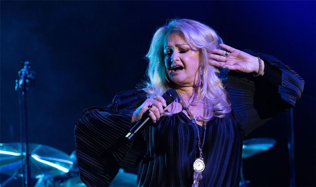 Sängerin Bonnie Tyler wird aktuell im Krankenhaus behandelt – ihr Management zeigt sich hoffnungsvoll, dass sie wieder gesund wird. (Archivbild)