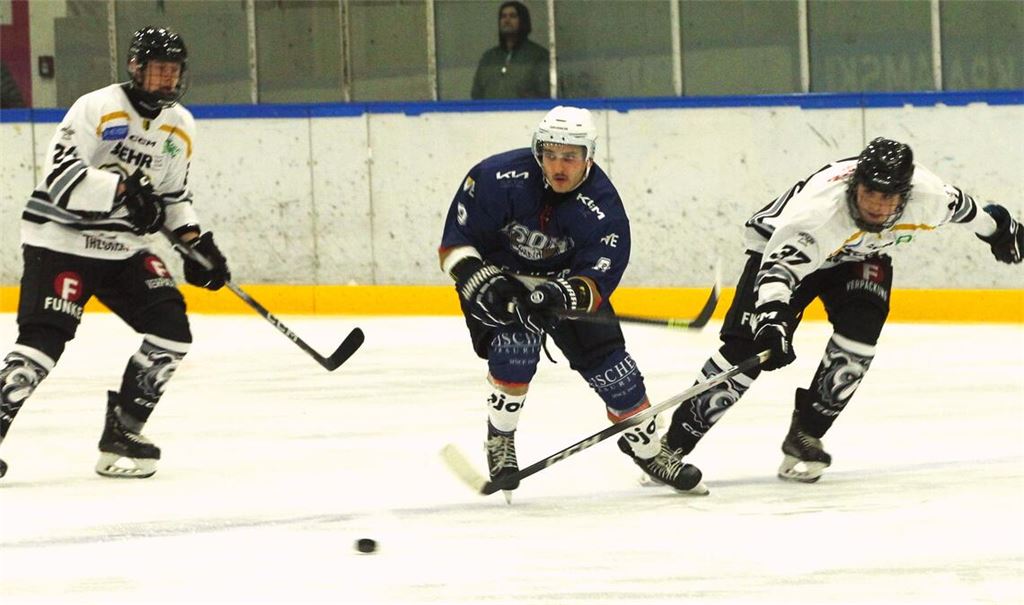 Saison-Aus für Oliver Cabala (Mitte) und die Pforzheim Bisons. Foto: Archiv