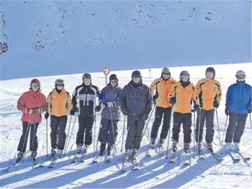 Saisonauftakt im November auf dem Pitztaler Gletscher: Dafür haben die Illinger Skiclub-Mitglieder bereits im Sommer trainiert.
Foto: privat
