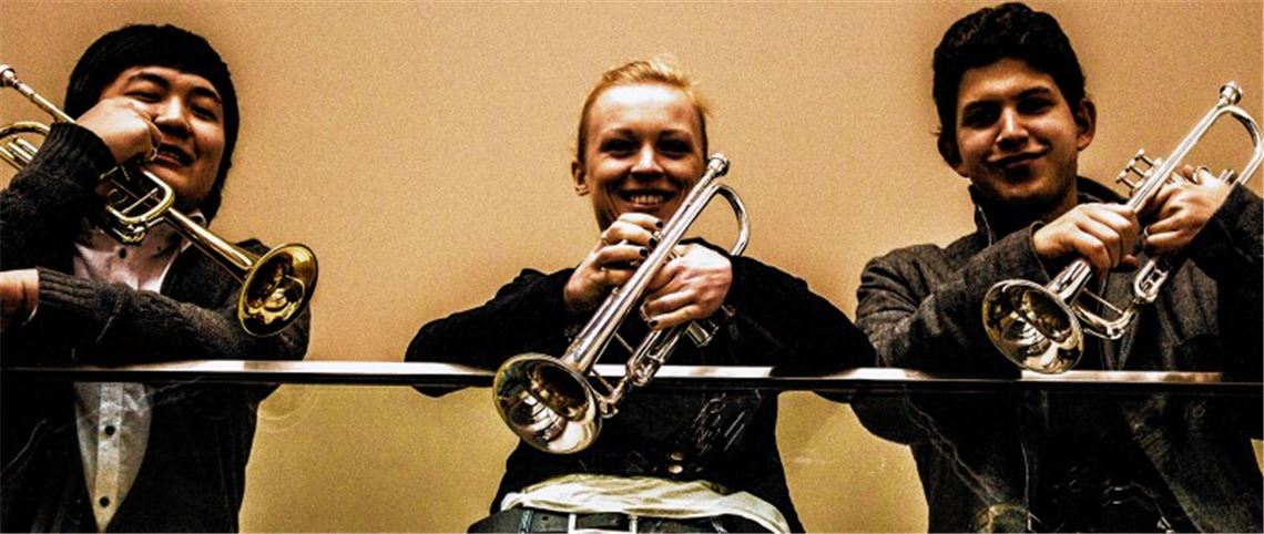 Saleem Khan (re.), Eline Beumer und In-Hyeok Choi treten im Uhlandbau auf.