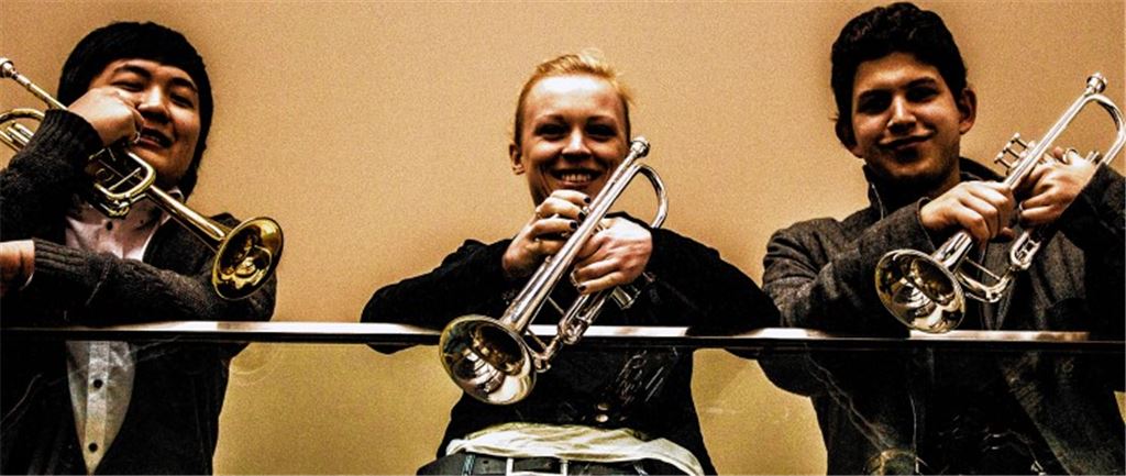 Saleem Khan (re.), Eline Beumer und In-Hyeok Choi treten im Uhlandbau auf.