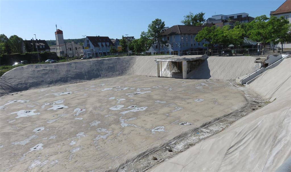 Sanddünen, Felswände, eine Mondlandschaft, die es zu erkunden gilt: Wer möchte, kann das Mühlehof-Loch auch alternativ interpretieren. Fotos: Becker