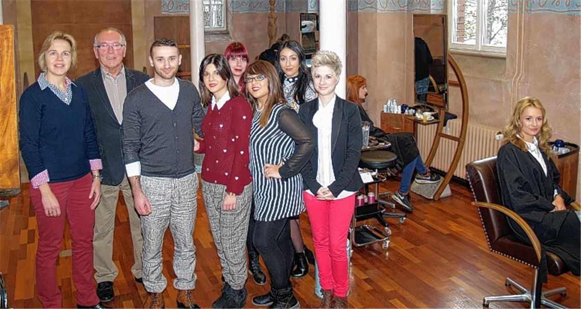 Sandra Sailer (v.li.), Jürgen F. Heinz, Samuel-Nisandro Bahnan und sein Team freuen sich in doppelter Hinsicht auf die Zaubergala, die wieder mit einer Benefizaktion verbunden wird.