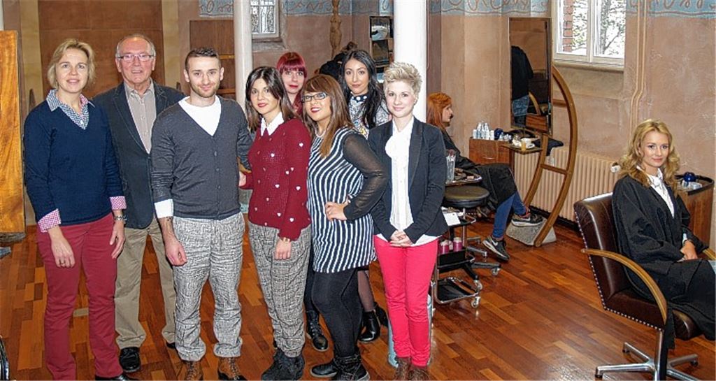 Sandra Sailer (v.li.), Jürgen F. Heinz, Samuel-Nisandro Bahnan und sein Team freuen sich in doppelter Hinsicht auf die Zaubergala, die wieder mit einer Benefizaktion verbunden wird.