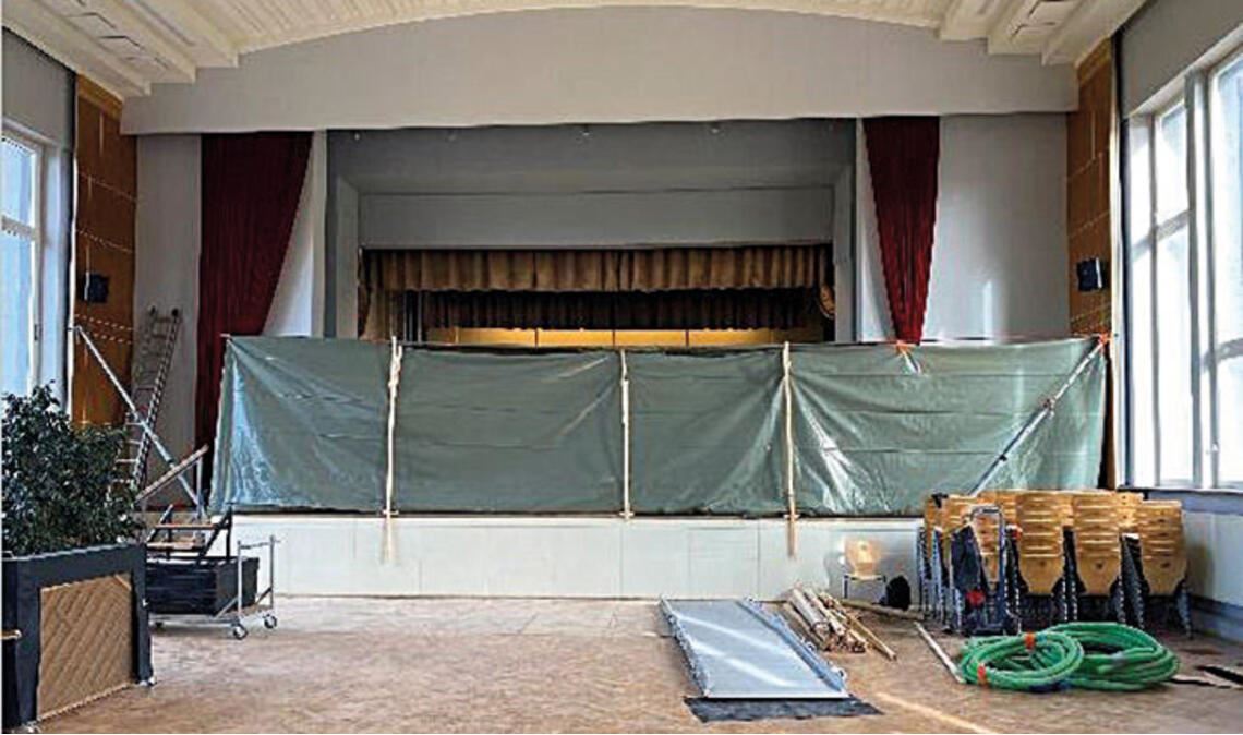 Sanierung der Bühne – mit Teer belastet.