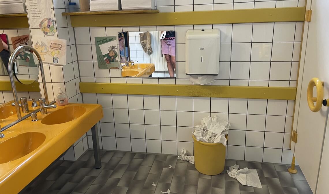 Sanierungsbedürftig: Toiletten im Enzberger Kindergarten „Pusteblume“. Foto: privat