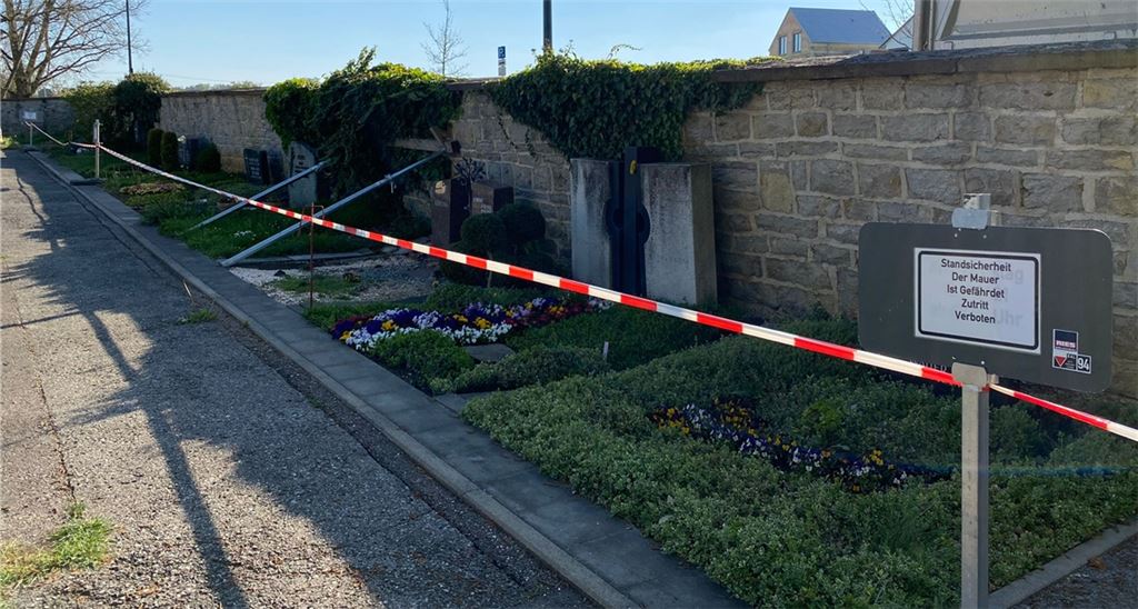 Sanierungsbedürftig: die Friedhofsmauer in Großglattbach. Foto: Antonia Bächle