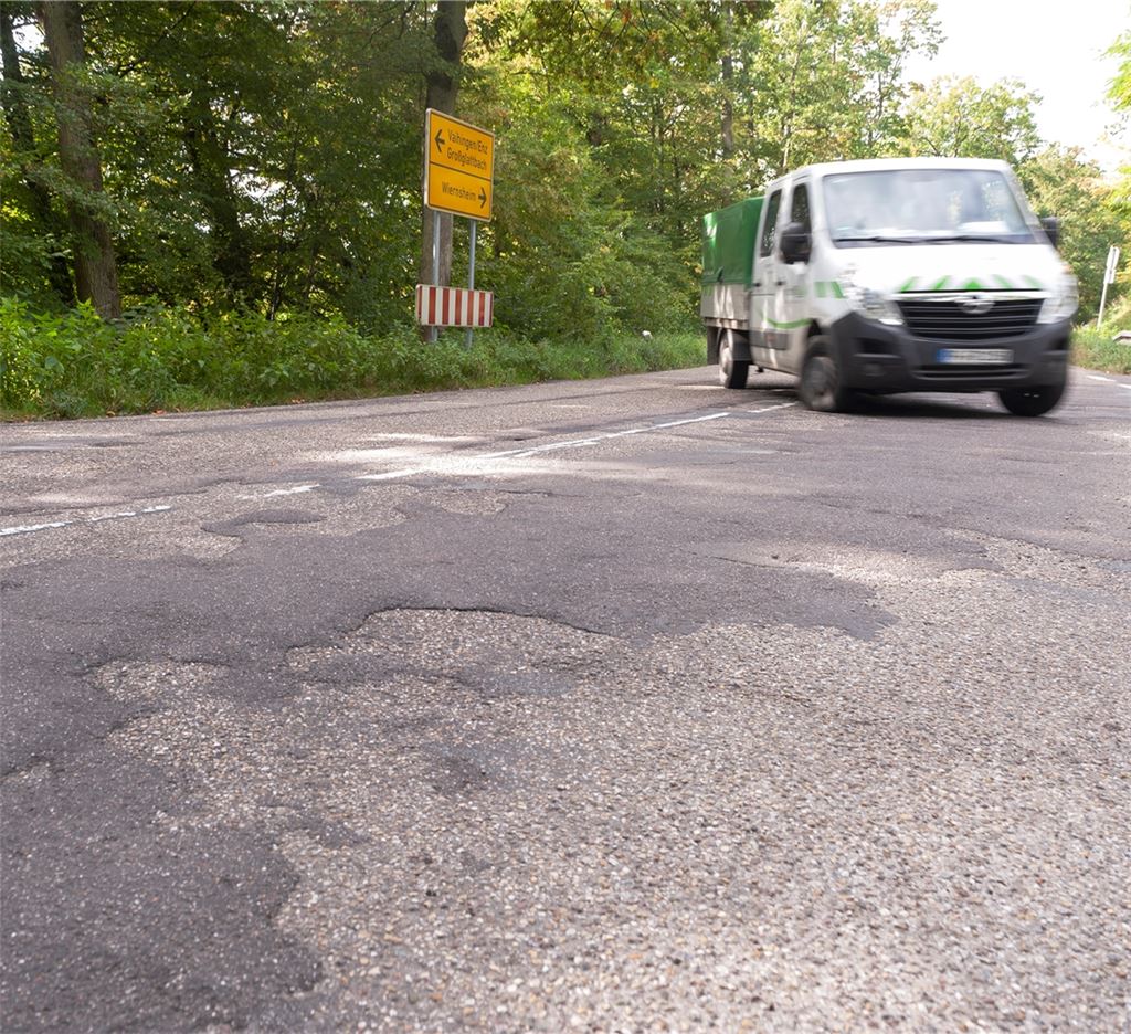 Sanierungsbedürftig: die L1125 oberhalb von Lomersheim. Foto: Fotomoment