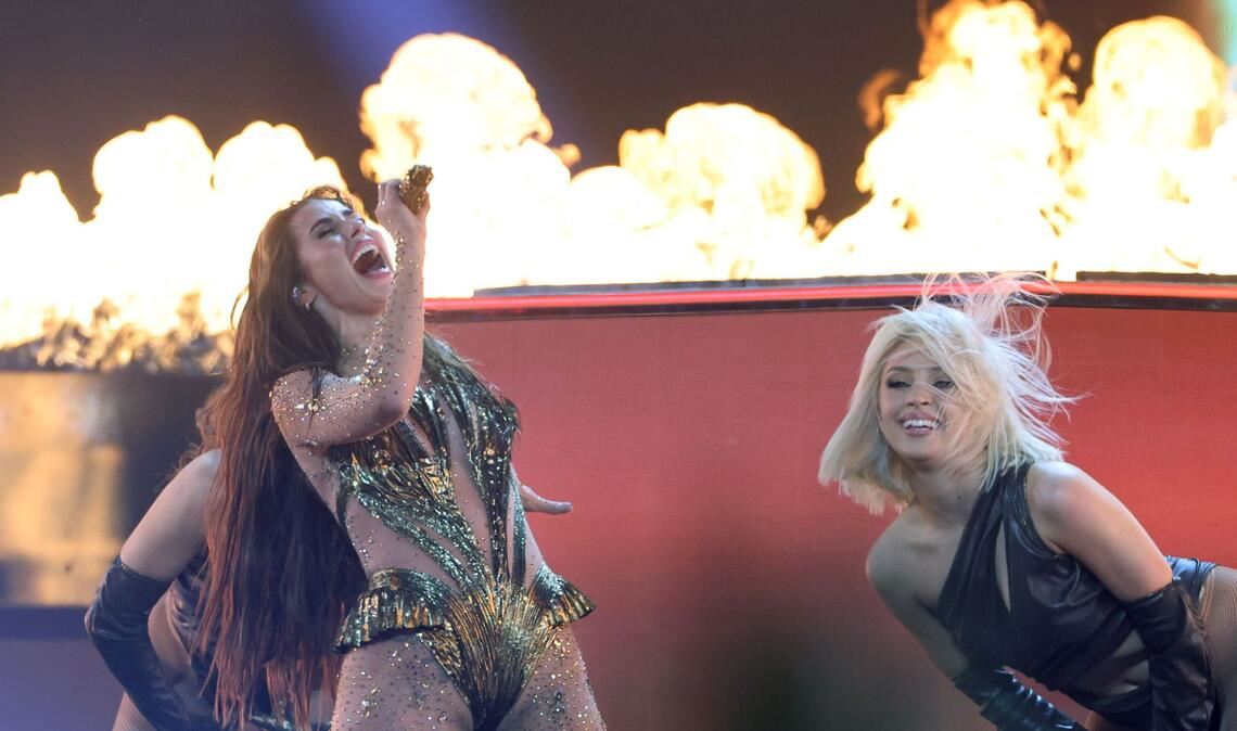 Sarah Engels zeigte eine aufwendige Choreographie mit sehr viel Pyrotechnik.