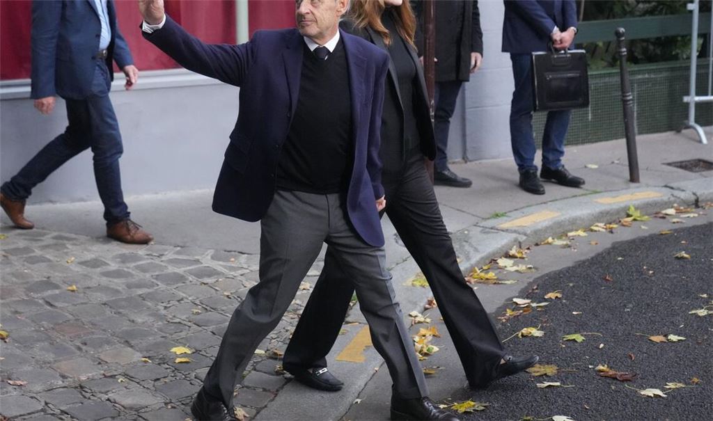 Sarkozy tritt seine Haft an.