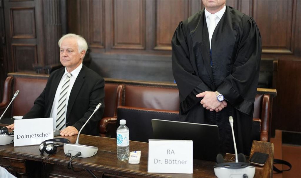 Sascha Böttner (r.) ist der Verteidiger des israelischen Angeklagten.