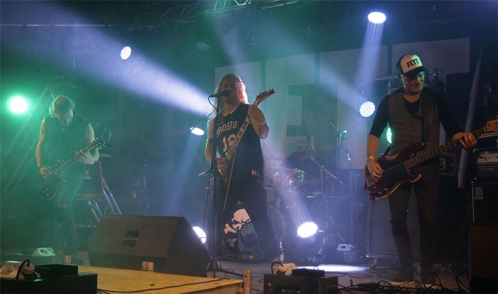 Satte Sounds und ein breites Repertoire sind das Erfolgsgeheimnis bei der Veranstaltung „Rock im Tal“, bei der unter anderem die Band „Fett“ auftritt. Foto: Friedrich