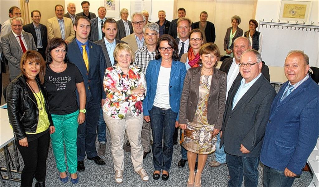 Saueressen der politischen Art: Kreishandwerksmeister Rolf Nagel (re.) und die Obermeister der Innungen mit den Gästen aus der Landes- und Bundespolitik.