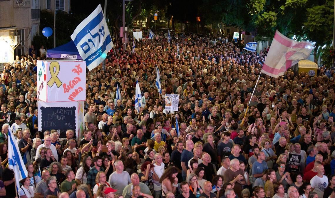 Schätzungen zufolge beteiligten sich etwa 150.000 Menschen an der Gedenkveranstaltung für den 1995 ermordeten damaligen israelischen Regierungschef Izchak Rabin.