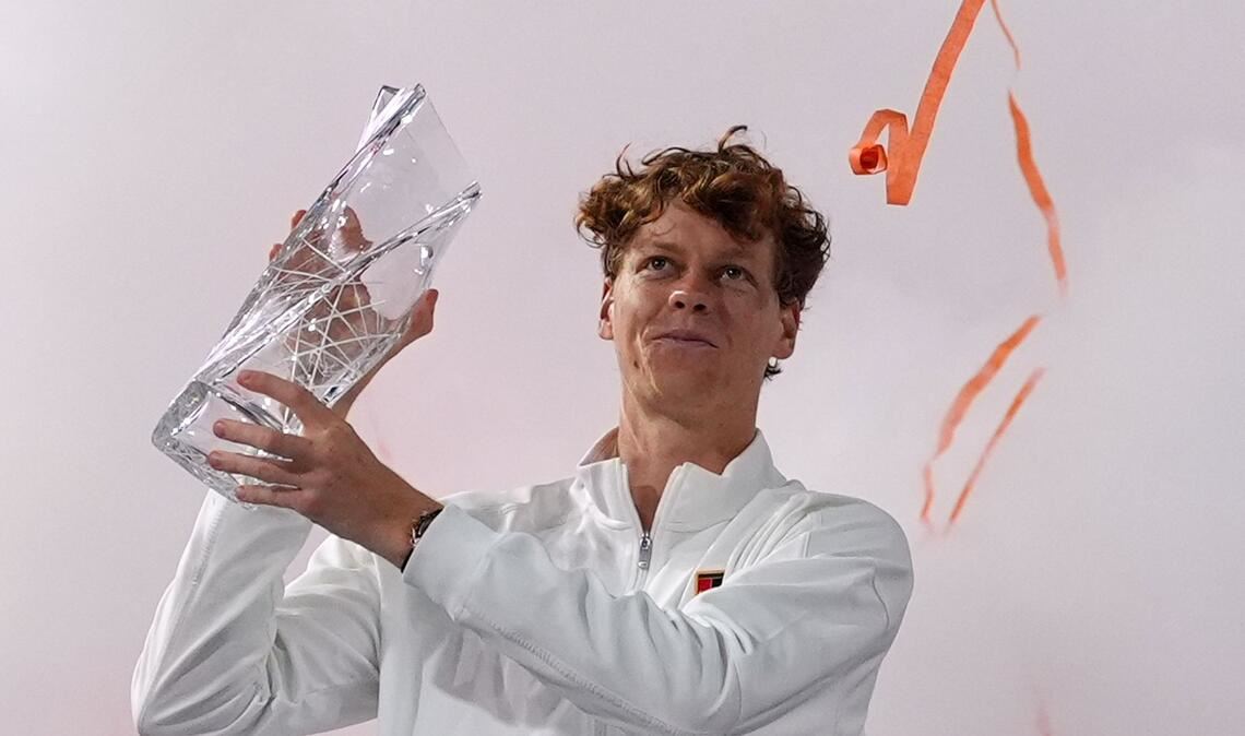 Schaffte trotz Regens im Finale als achter Spieler das sogenannte Sunshine Double: Jannik Sinner.