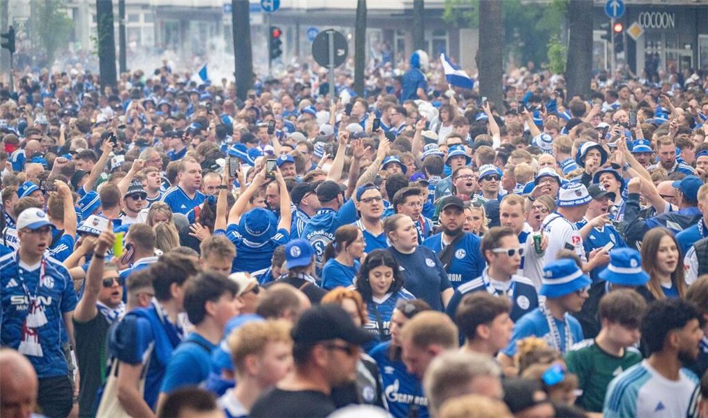 Schalke-Fanmarsch zum Stadion