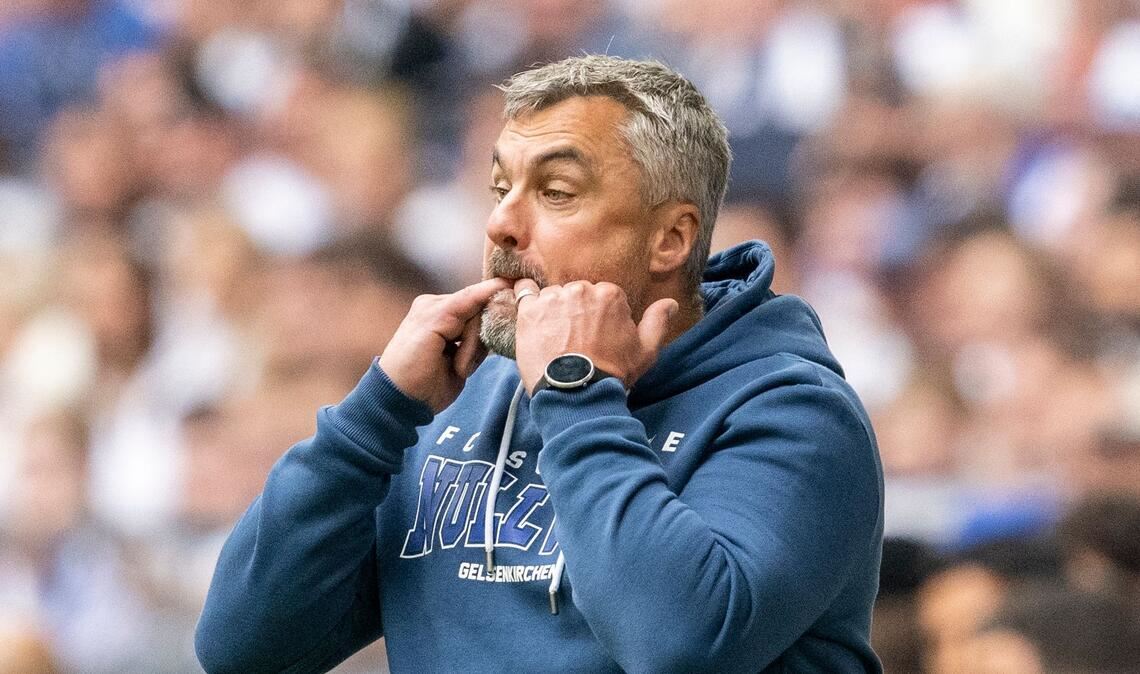 Schalke-Trainer Thomas Reis will mit seinem Team den Abstieg aus der Bundesliga verhindern.