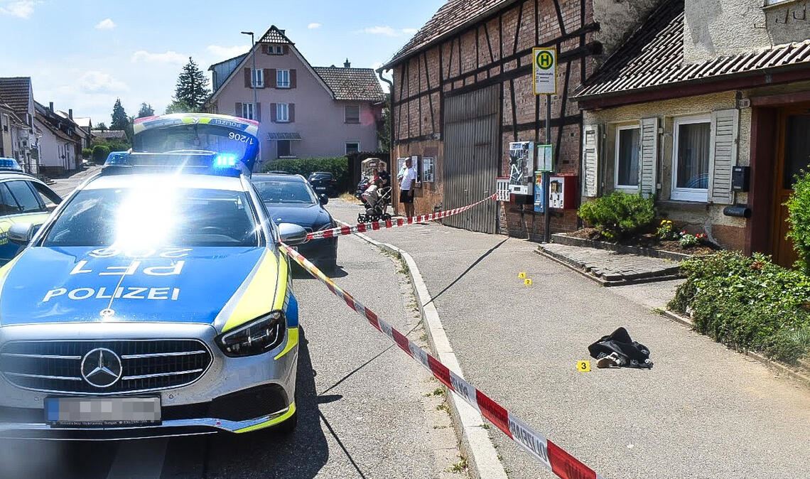 Schauplatz der Messerattacke: die Bushaltestelle an der Friedenstraße. Foto: Myroshnichenko