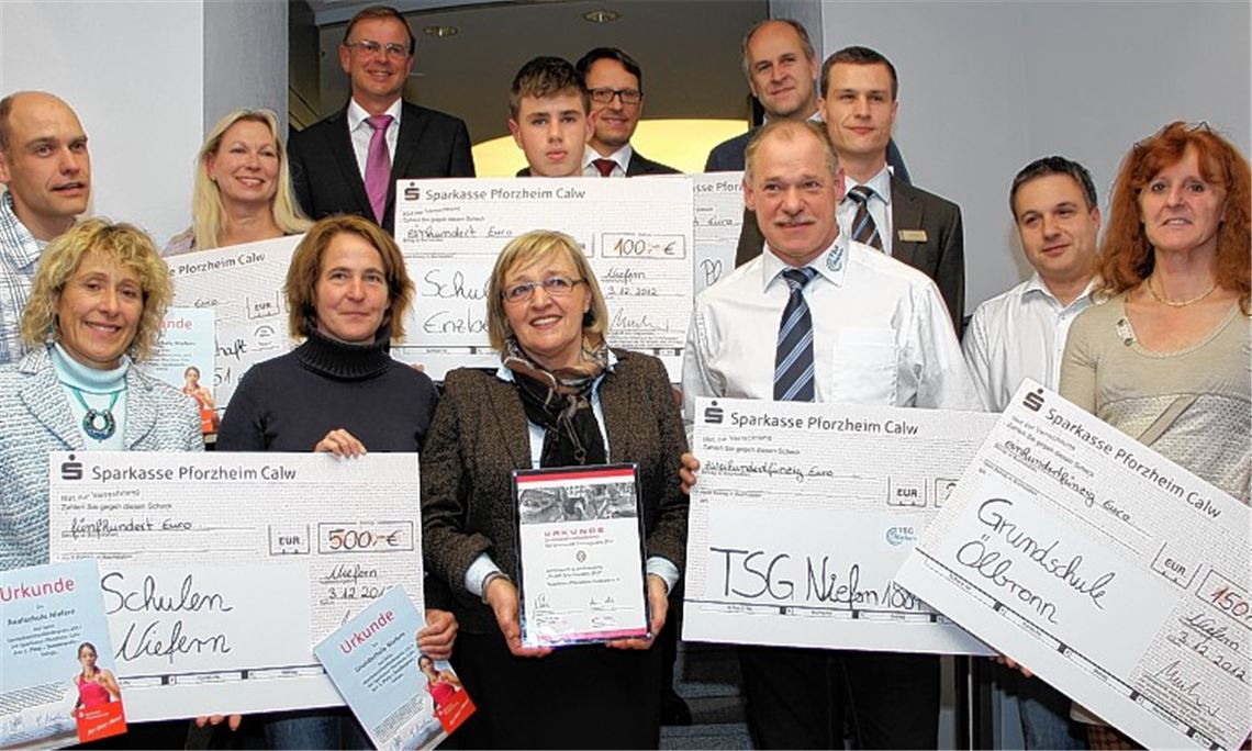 Scheckübergabe in Niefern. Foto: privat