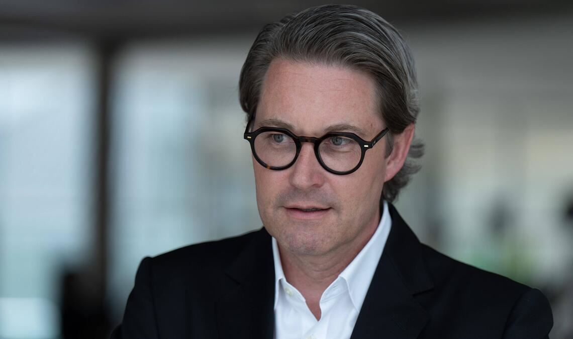Andreas Scheuer wegen Falschaussage angeklagt Scheuer wird wegen des Vorwurfs einer falschen uneidlichen Aussage vor dem Maut-Untersuchungsausschuss des Bundestags angeklagt.
