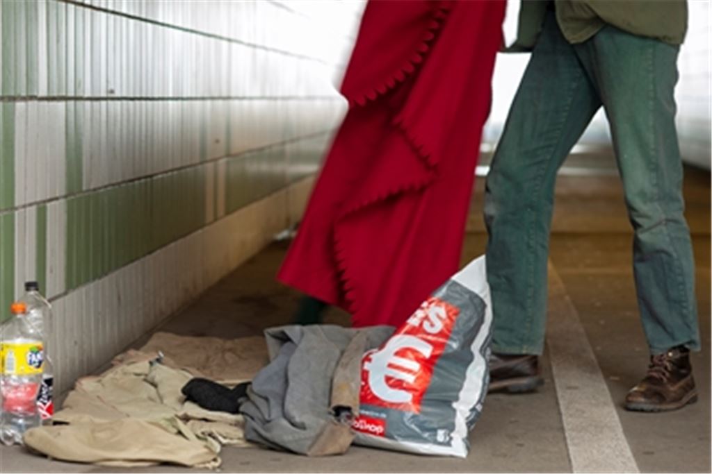 Schlafplatz im Freien: Im Winter ist das Leben auf der Straße wegen der Kälte oft lebensgefährlich. In Pforzheim gibt es am Wichernhaus einen Kältecontainer.Symbolbild: Archiv/Fotomoment
