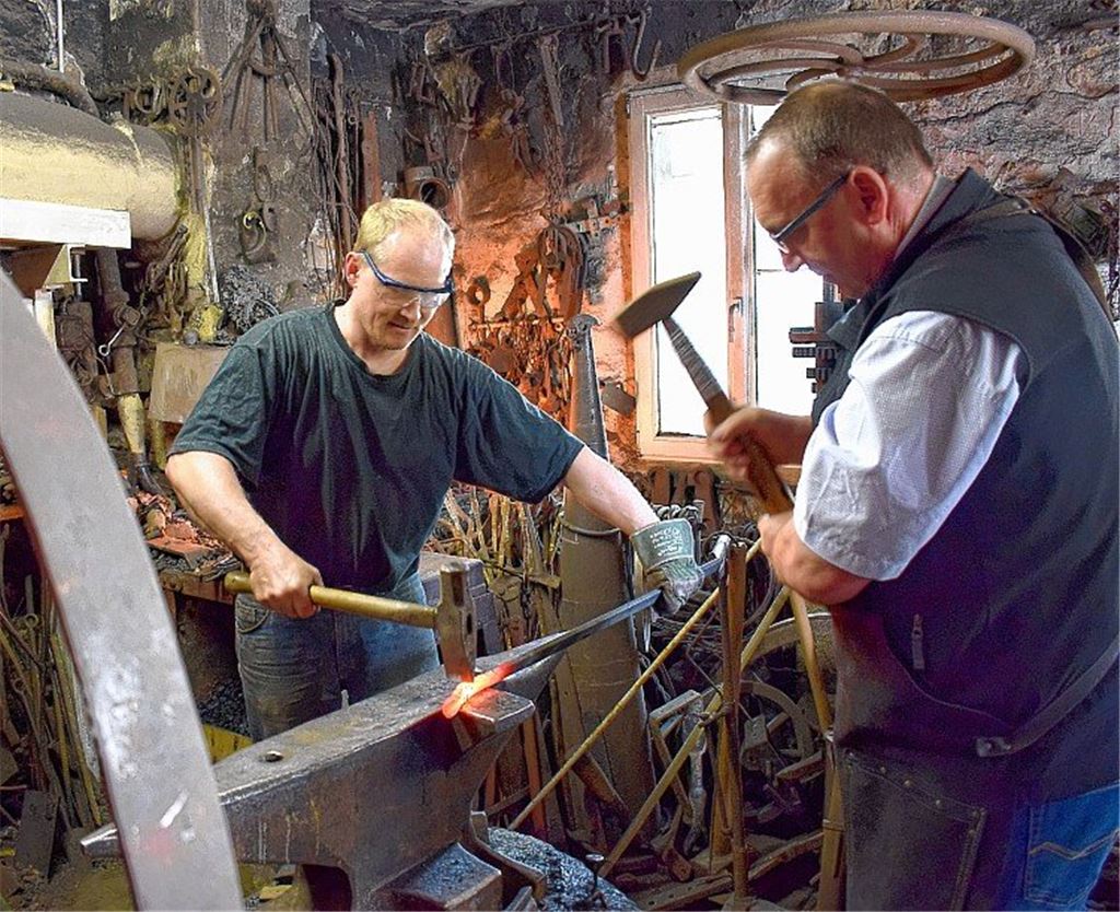 Kontakte und mehr geschmiedet