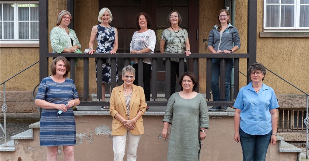 Schlagkräftiges Führungsteam bei den Landfrauen Sternenfels: Andrea Garhöfer, Evilin Stummer, Beate Mannuss und Christine Böhmerle (vorne, von li.) mit Ulrike Ziegler, Sigrid Woitke, Ute Wagner, Else Lippoth und Evelyn Schweickert (hinten, v. li.).Fotomoment