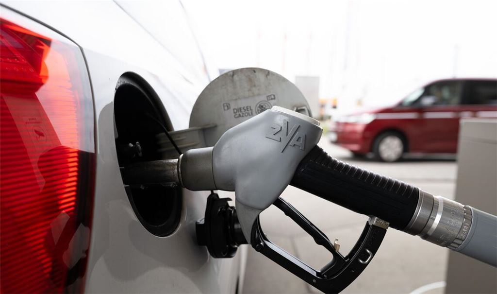 Schlechte Nachrichten für Autofahrer: Mit dem Tankrabatt ist Ende Juni Schluss.