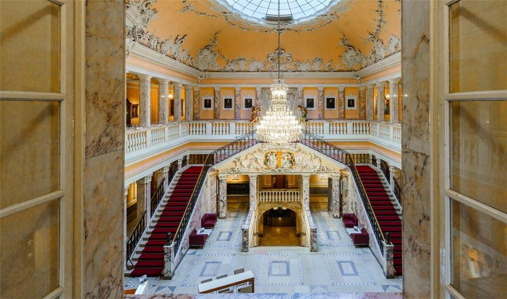"Schloss Henkell" nennt sich der Hauptsitz der Sektkellerei Henkel Freixenet in Wiesbaden. (Archivbild)
