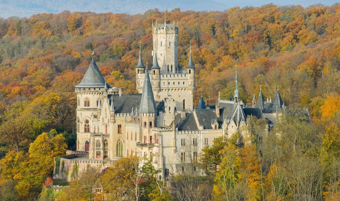 Schloss Marienburg bei Hannover verwandelt sich in "Maxton Hall" in ein britisches Eliteinternat.