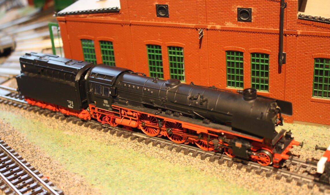 Schmuckstück: ein HO-Modell der Baureihe 01, einer Dampflokomotive der letzten Bauserie mit im Original 2500 PS, drei Antriebszylindern und Ölfeuerung. Foto: privat