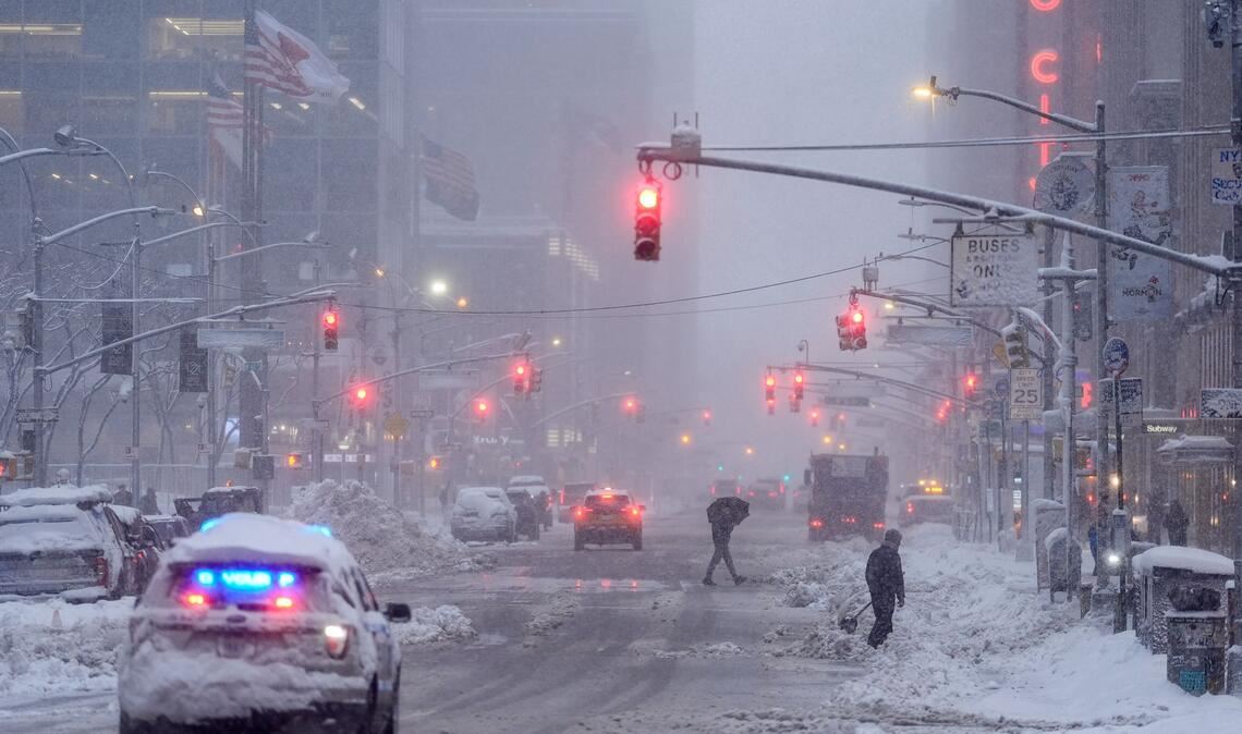 Schneemassen legten am Montag weite Teile New Yorks und der US-Ostküste lahm.
