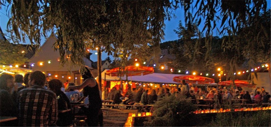 Schöne Atmosphäre: Das Lichterfest des Akkordenorchesters Knittlingen auf dem Wetteplatz trägt – und davon ist nicht nur der Verein überzeugt – seinen Namen zu Recht.