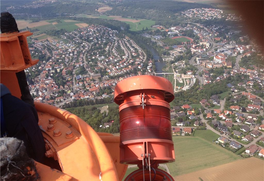 Schöne Aussichten: Dank des Engagements einer Investorengruppe geht die Geschichte des Sendermasts, der vor einem Jahr akut vom Abriss bedroht war, weiter.Fegert, Stadtarchiv, Sammlung Lichter