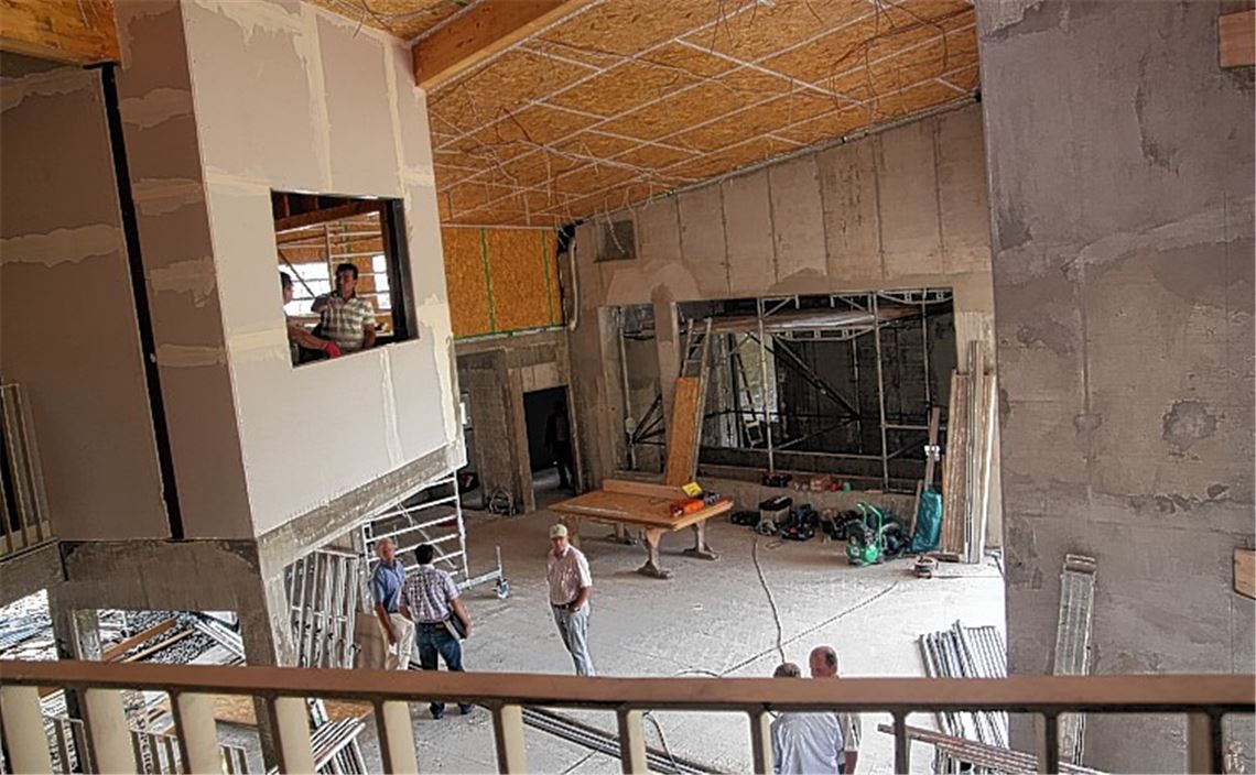 Schöne Aussichten: Im neuen Jugendhaus, das im Gartenschaujahr für die Präsentationen des Landes genutzt wird, zeigt der Veranstaltungsraum schon im Rohbauzustand seine Möglichkeiten.