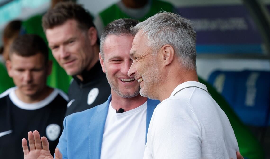 Schöne Bescherung: Bundestrainer Christian Wück (r) erhält zum 53. Geburtstag einen Auswärtssieg.